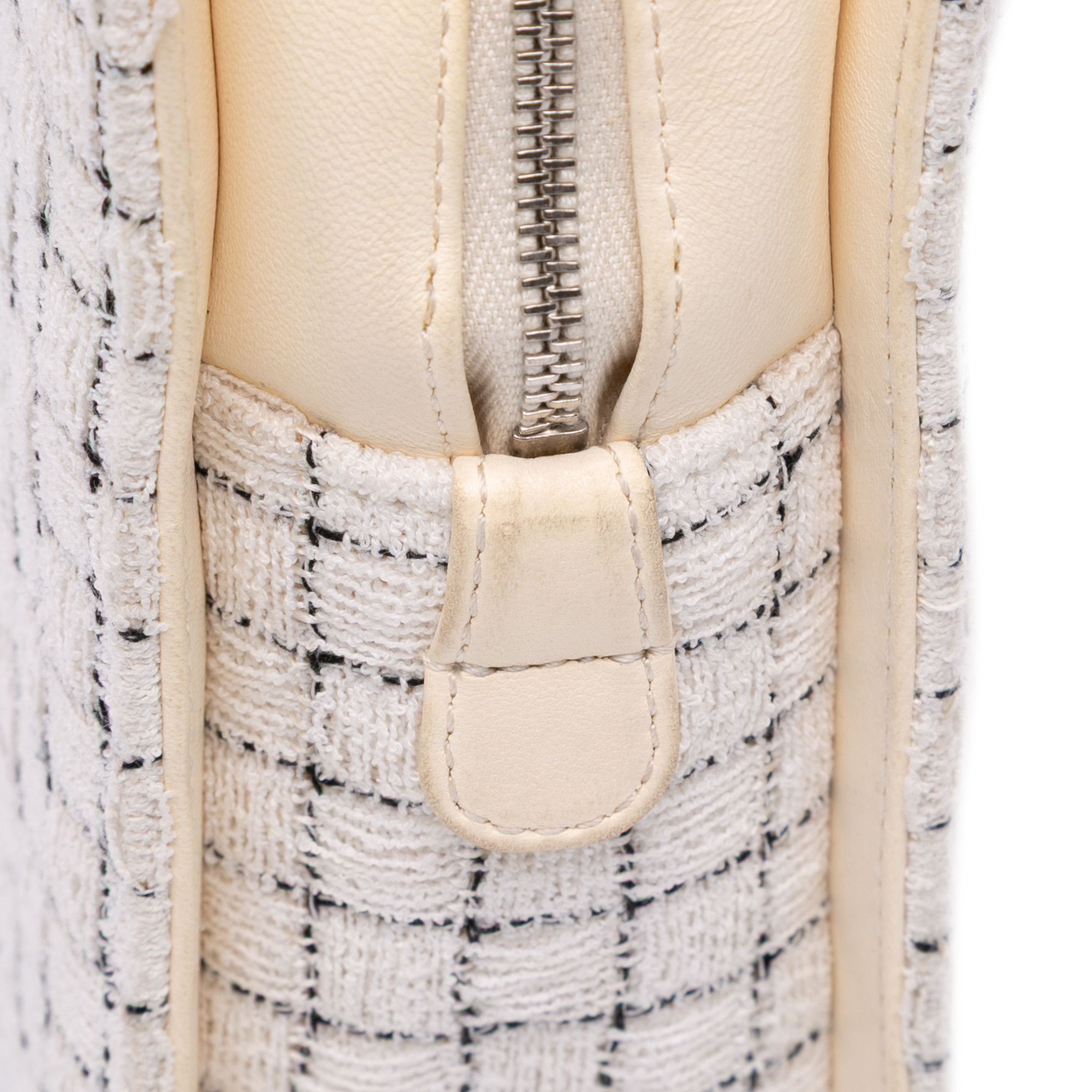 Chanel Chanel Tweed and Resin Zipped Shopping Bag Size ONE SIZE - 8 Thumbnail
