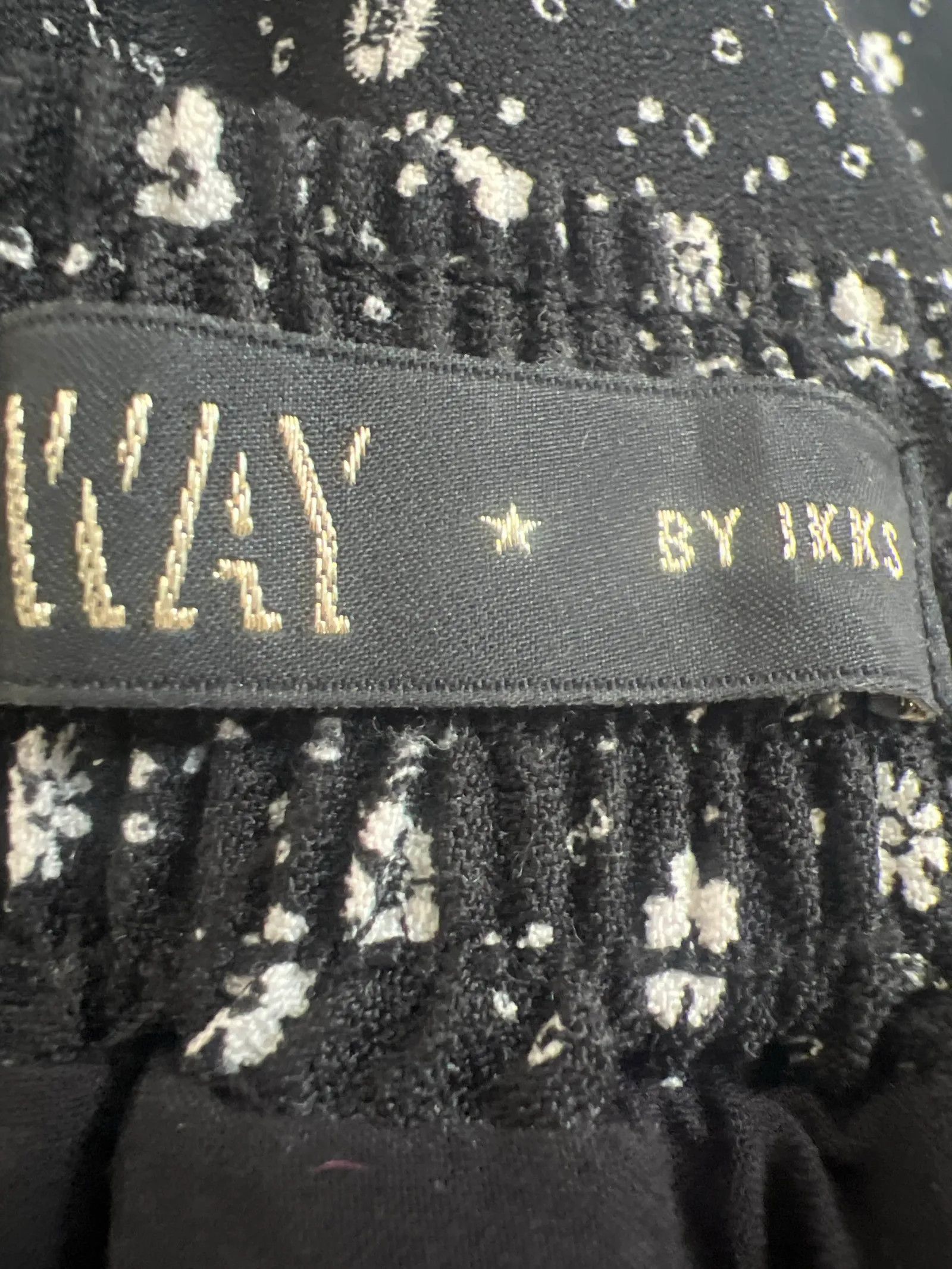 IKKS Ikks Skirt Size 27" / US 4 / IT 40 - 2 Thumbnail