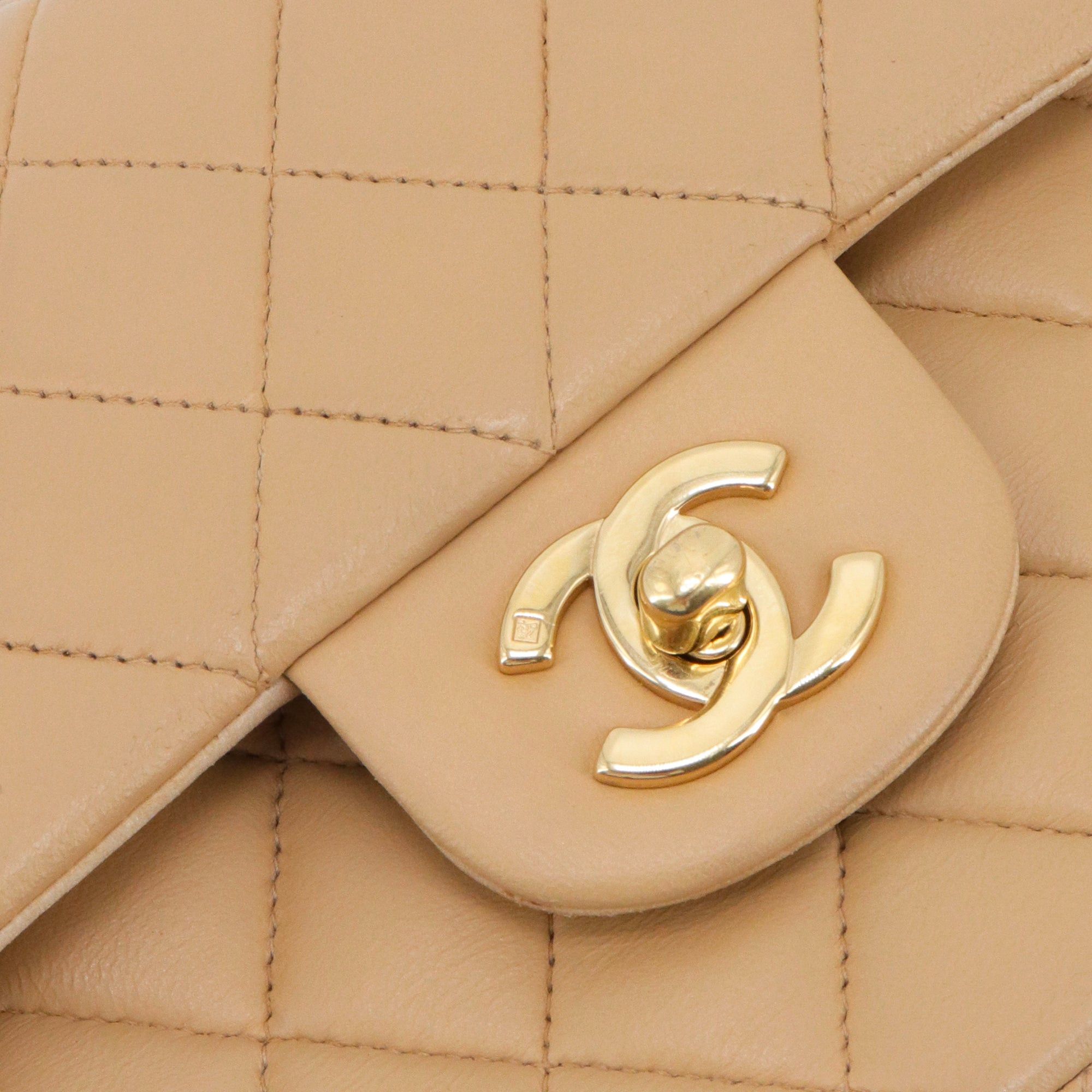Chanel CHANEL - Chanel Classic/Timeless small handbag in vintage beige smooth leather Size ONE SIZE - 8 Thumbnail