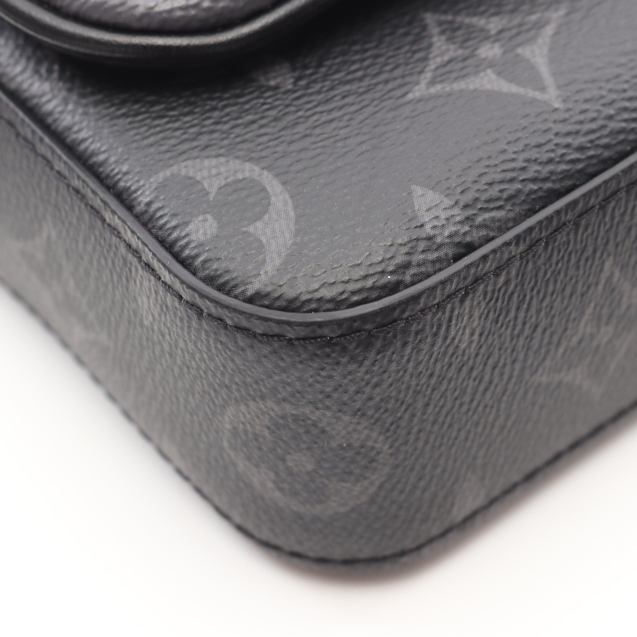 Louis Vuitton Louis Vuitton Trio Messenger Monogram Eclipse Shoulder Bag Leather Black Gray Size ONE SIZE - 7 Thumbnail