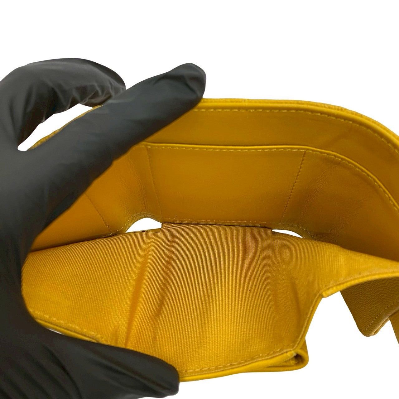 Chanel Chanel Yellow Leather Size ONE SIZE - 8 Thumbnail