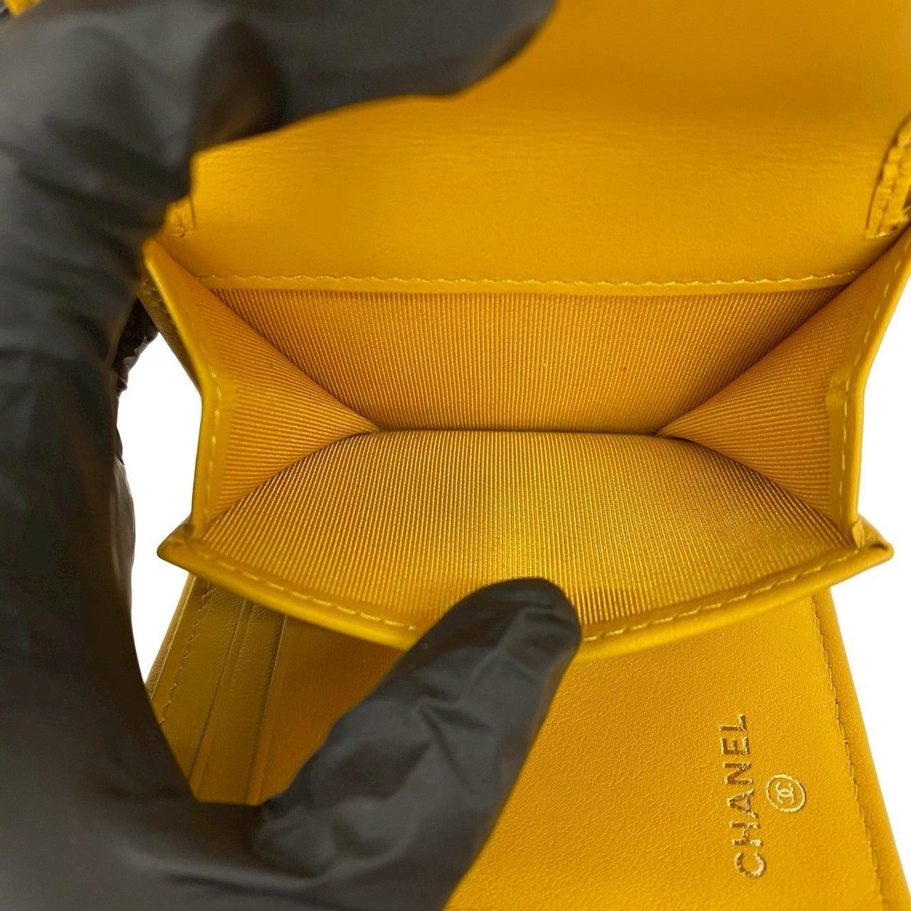 Chanel Chanel Yellow Leather Size ONE SIZE - 10 Thumbnail