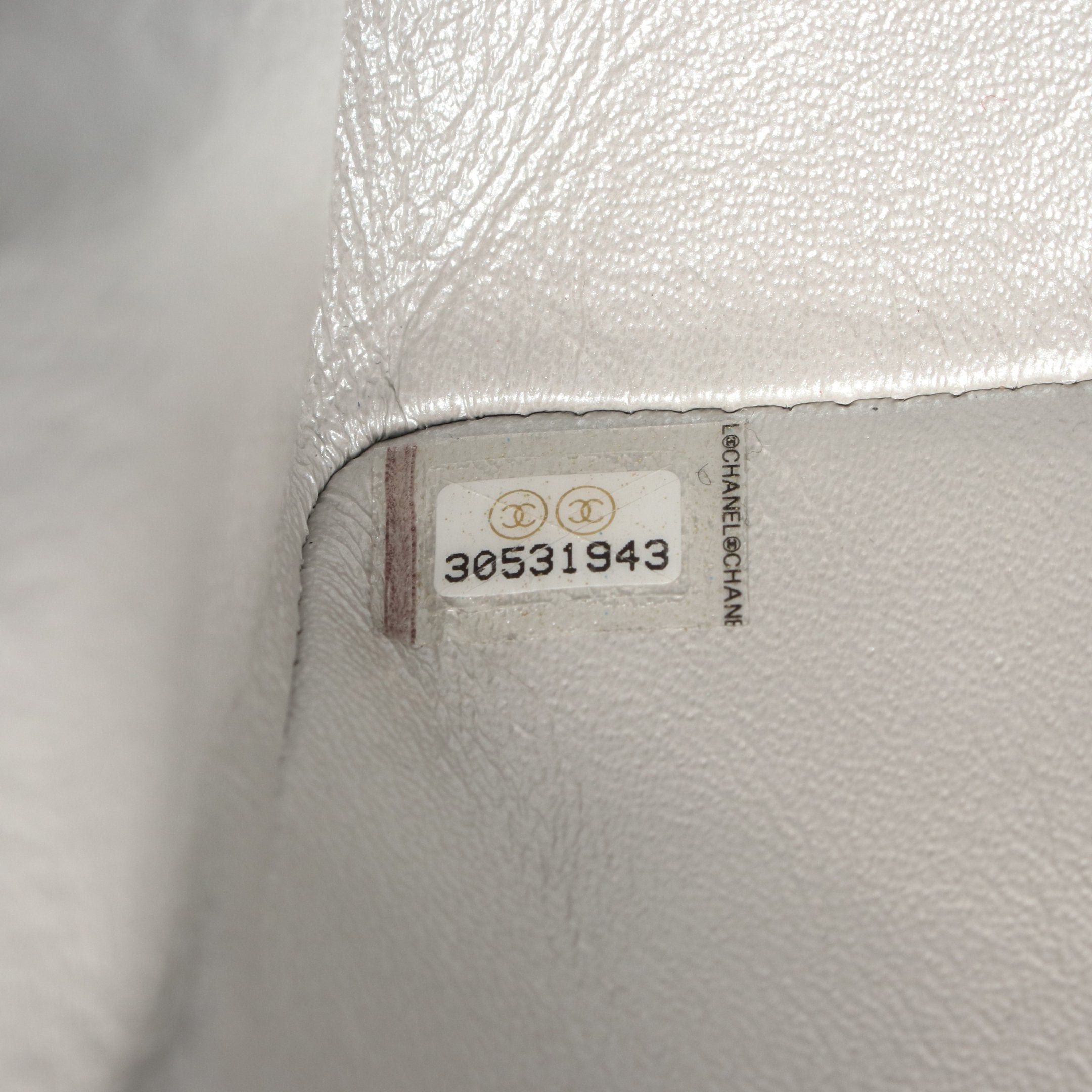 Chanel Chanel 2.55 Double Chain Shoulder Bag Leather White Antique Silver Hardware Size ONE SIZE - 5 Thumbnail