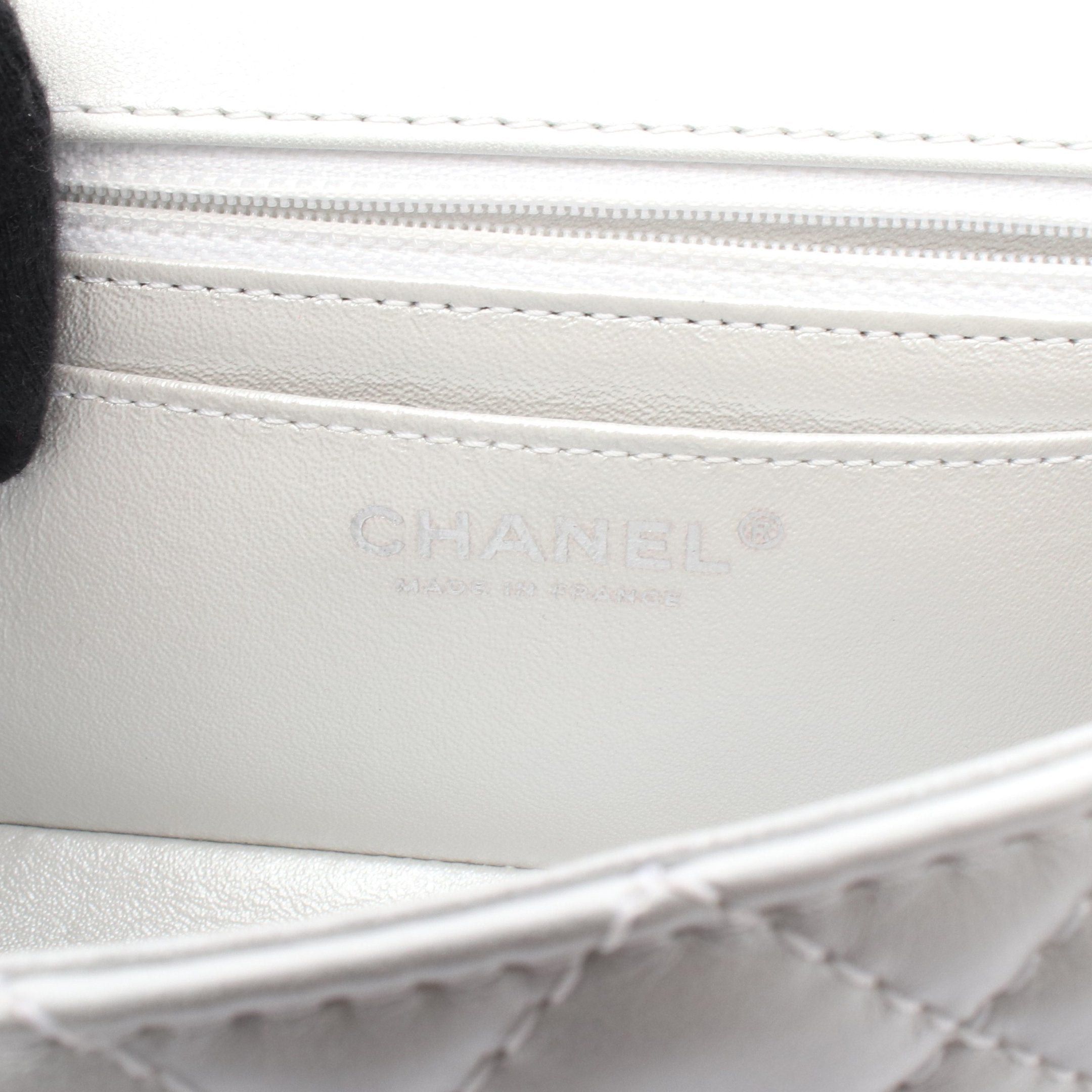 Chanel Chanel 2.55 Double Chain Shoulder Bag Leather White Antique Silver Hardware Size ONE SIZE - 4 Thumbnail