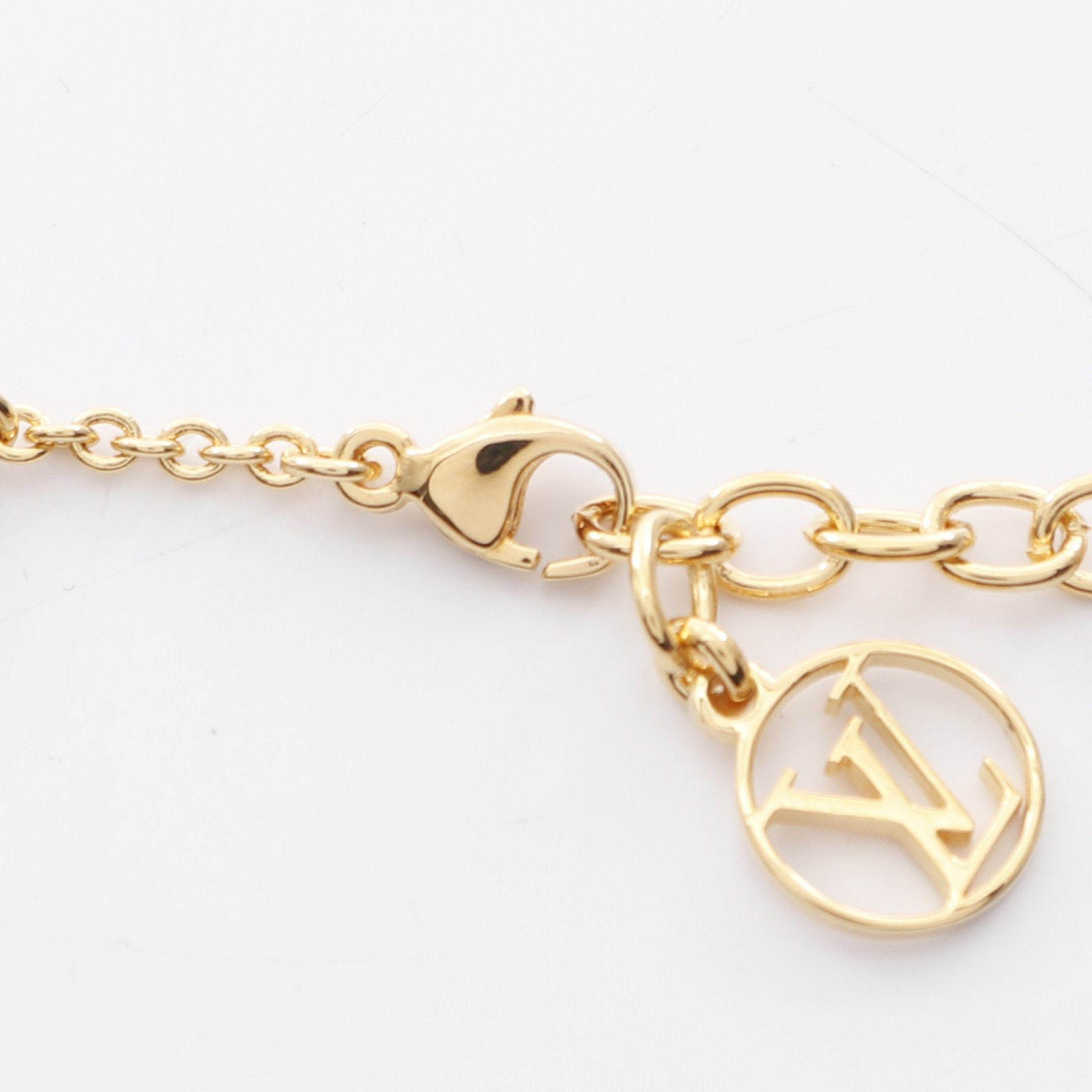 Louis Vuitton Louis Vuitton Essential V Necklace Gp Gold Size ONE SIZE - 3 Thumbnail
