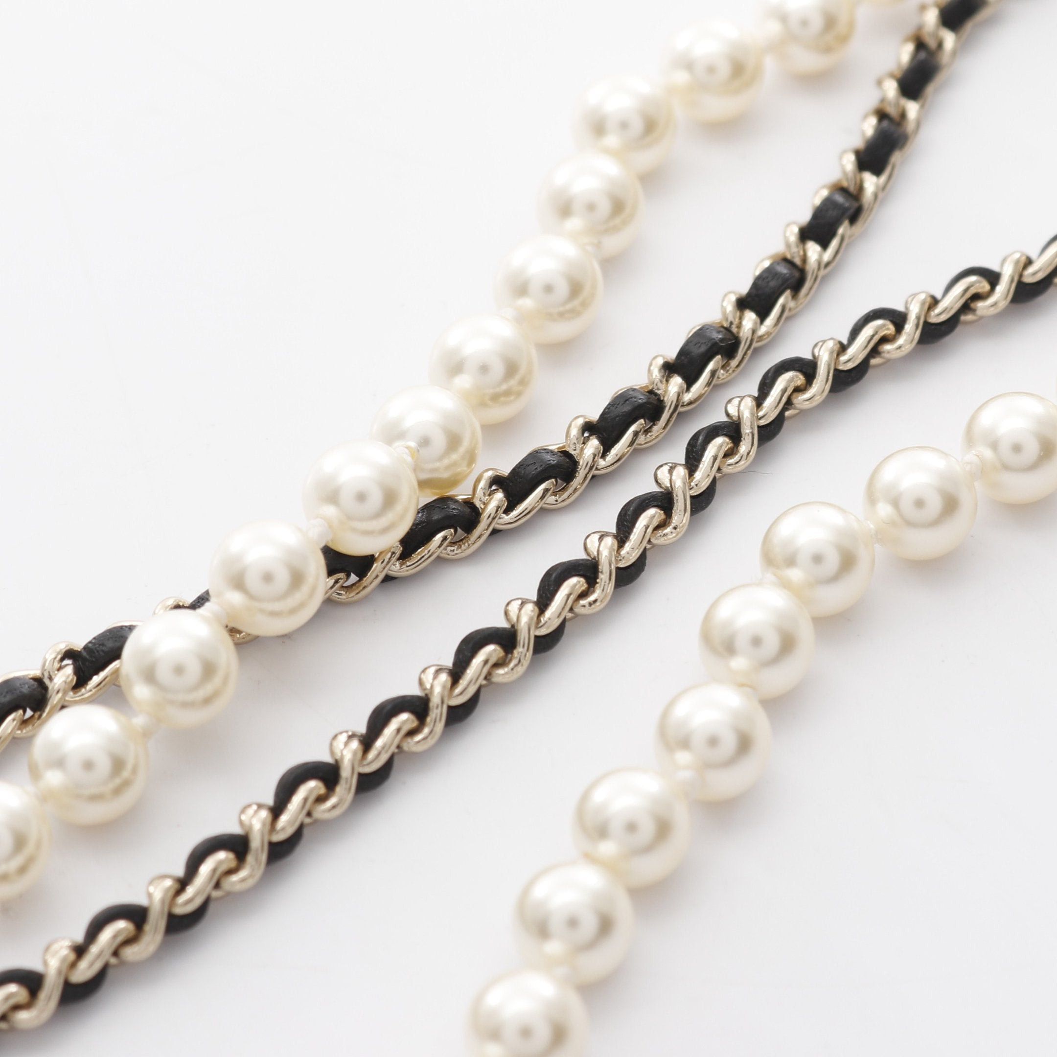 Chanel Chanel Matelasse Necklace Bag Motif Gp Fake Pearl Leather Gold Ivory Black B21S Size ONE SIZE - 7 Thumbnail