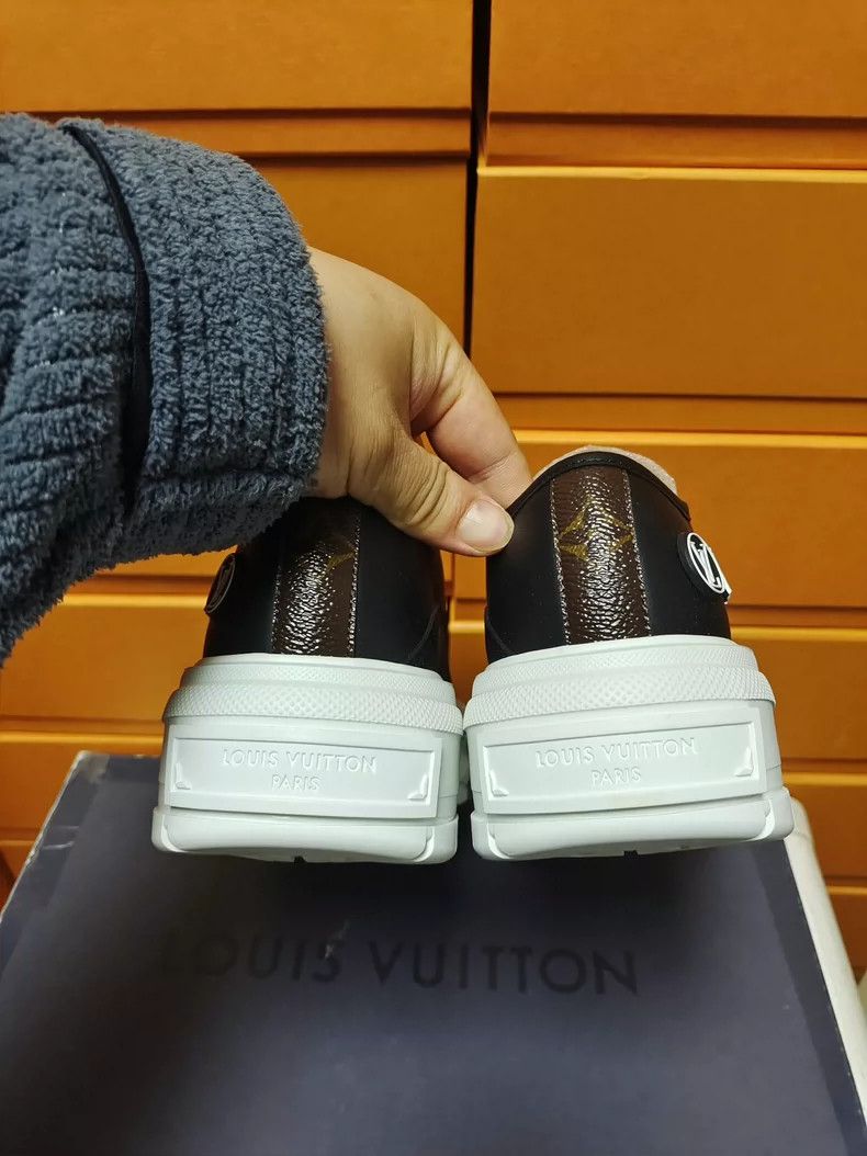 Louis Vuitton Louis Vuitton Black Low-Top Sneakers Size 36.5 Size US 6 / IT 36 - 8 Thumbnail