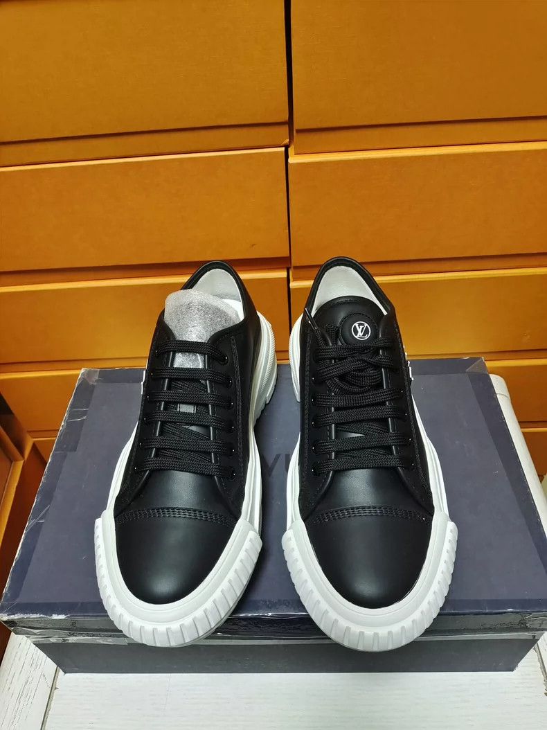 Louis Vuitton Louis Vuitton Black Low-Top Sneakers Size 36.5 Size US 6 / IT 36 - 3 Thumbnail