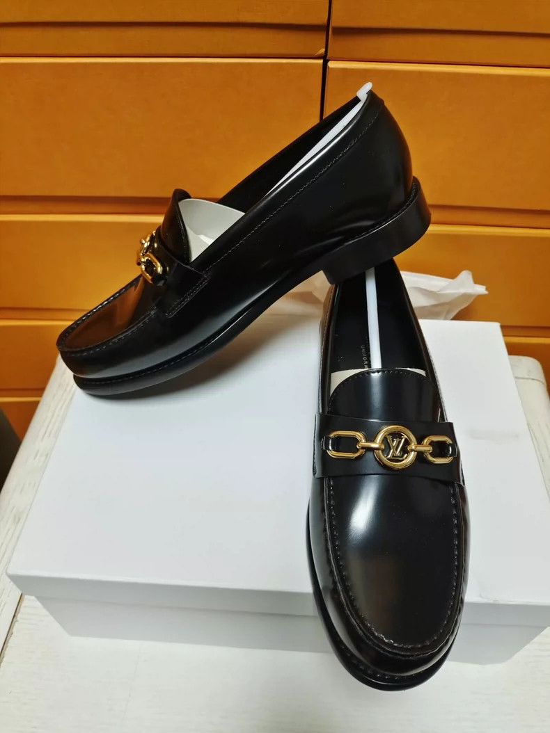Louis Vuitton Louis Vuitton Black Leather Slip-On Loafers Size US 7 / IT 37 - 4 Thumbnail