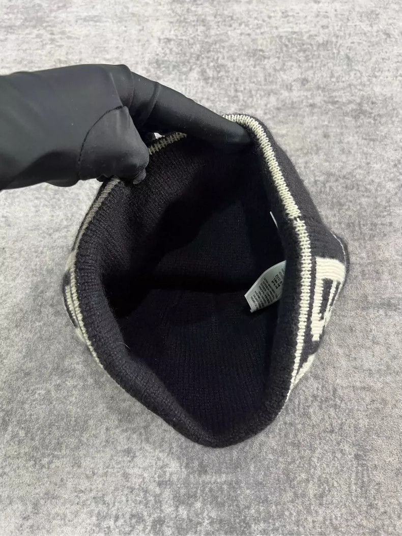 Burberry Burberry Beanie Hat with Logo Band Size ONE SIZE - 4 Thumbnail