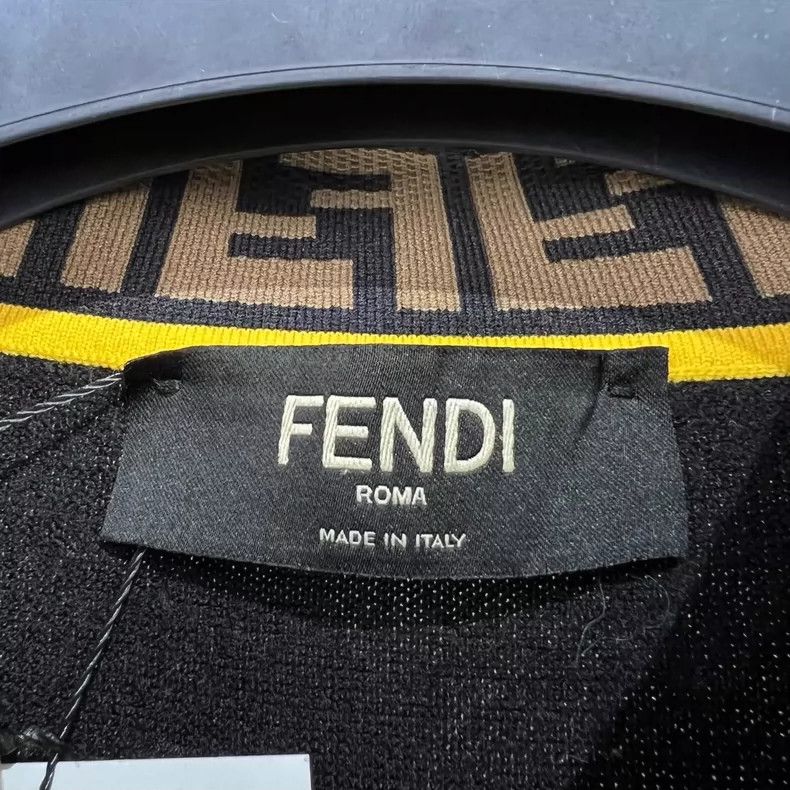 Fendi Fendi Black Knit Sweater with Logo Collar Size L / US 10 / IT 46 - 4 Thumbnail