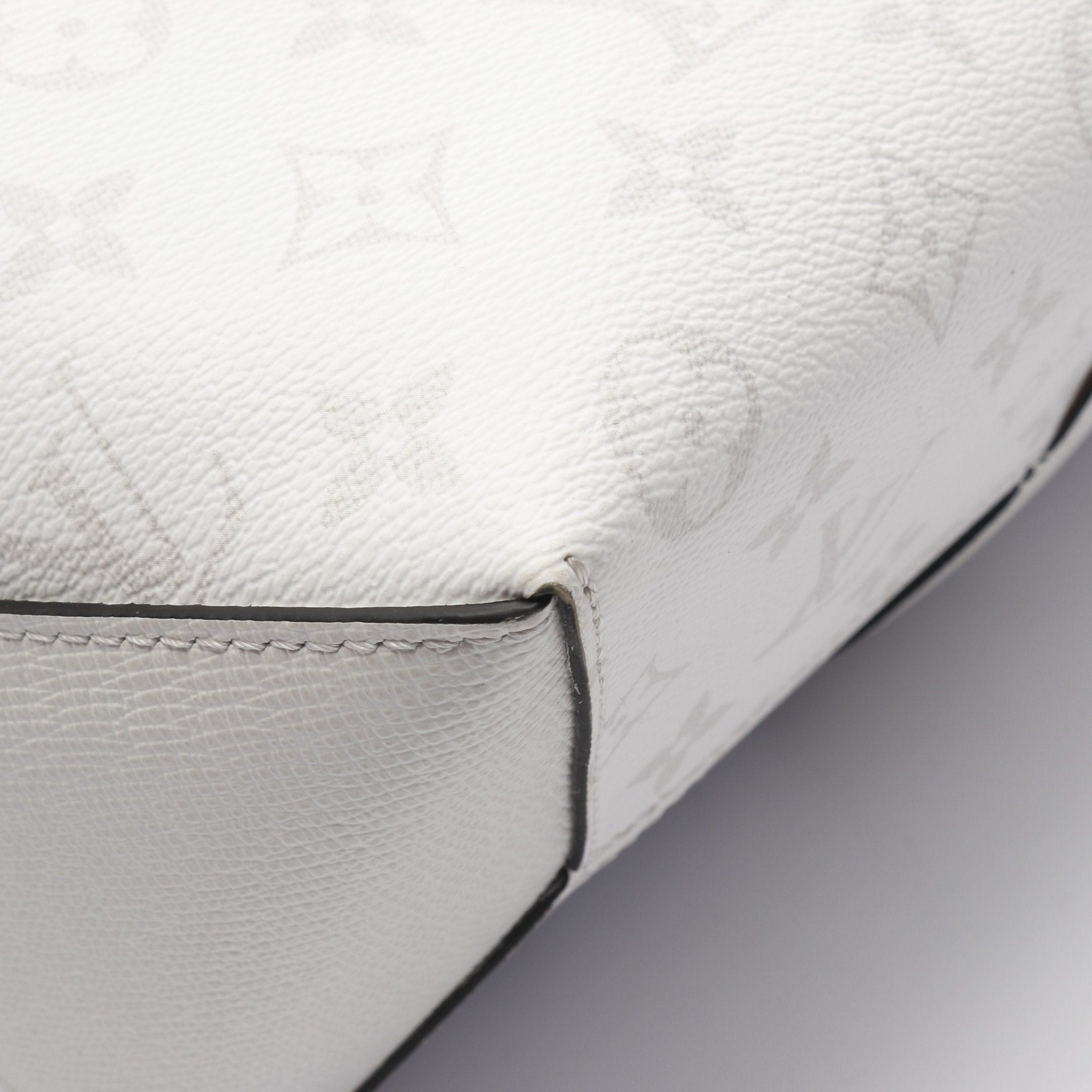 Louis Vuitton Louis Vuitton Weekend Tote Nm Taigarama Bron Handbag Bag Leather White Size ONE SIZE - 5 Thumbnail