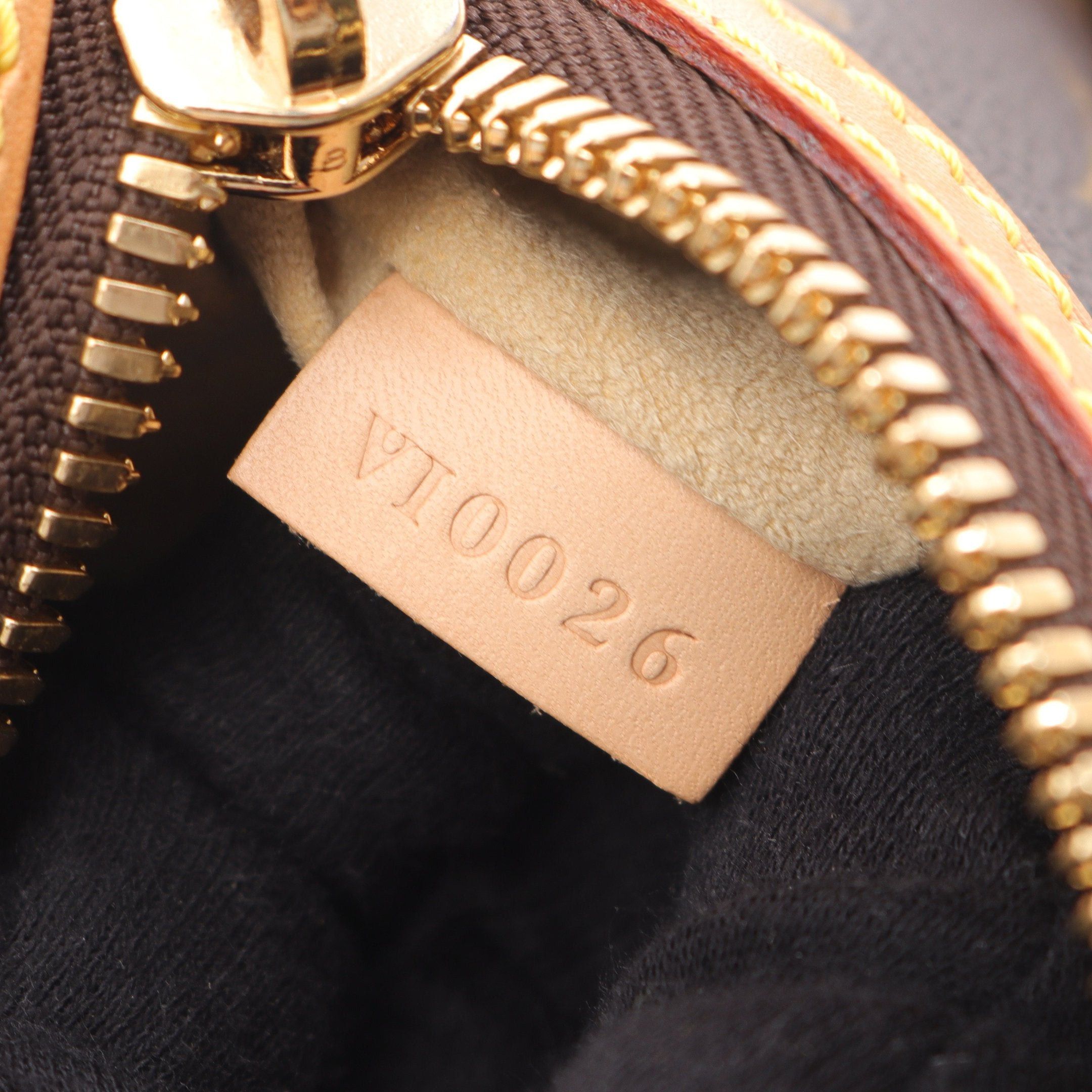 Louis Vuitton Louis Vuitton Hudson Gm Monogram Shoulder Bag Leather Brown Size ONE SIZE - 5 Thumbnail
