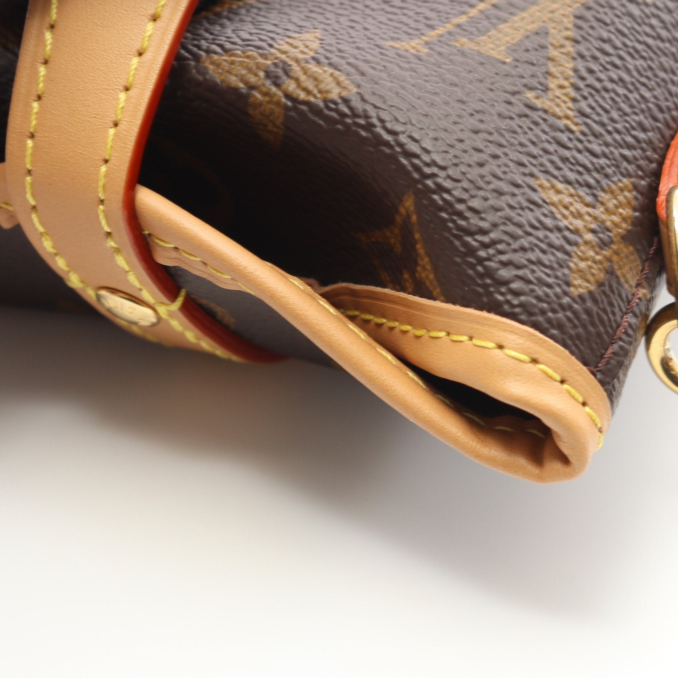 Louis Vuitton Louis Vuitton Fold Me Pouch Monogram Shoulder Bag Leather Brown Size ONE SIZE - 6 Thumbnail