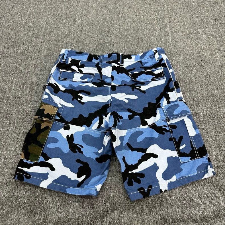 Valentino Valentino Camouflage Print Casual Shorts for Men Size US 44 / EU 60 - 2 Thumbnail