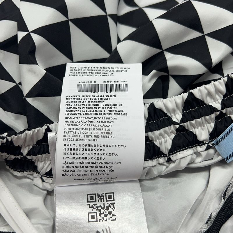 Prada Prada SS23 Triangle Logo Print Casual Shorts Size US 36 / EU 52 - 5 Thumbnail