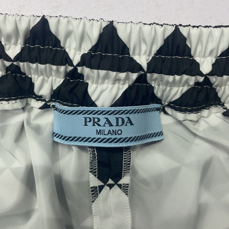 Prada Prada SS23 Triangle Logo Print Casual Shorts Size US 36 / EU 52 - 6 Thumbnail