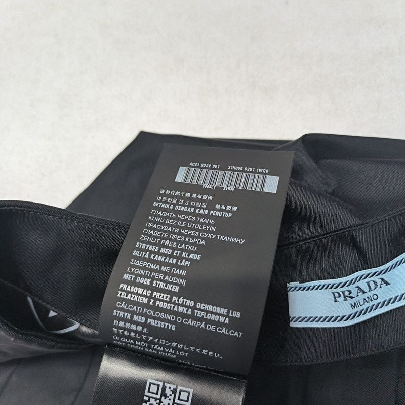 Prada Prada Lightweight Re-Nylon Black Midi Skirt Size US 38 / EU 54 - 2 Thumbnail