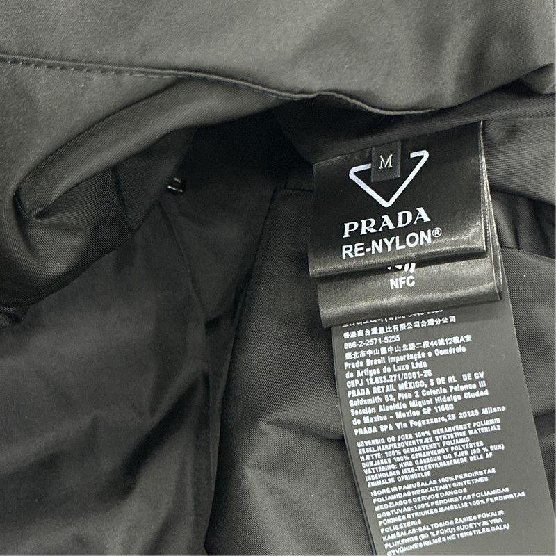 Prada PRADA Logo Nylon Puffer Jacket for Men Size US M / EU 48-50 / 2 - 2 Thumbnail