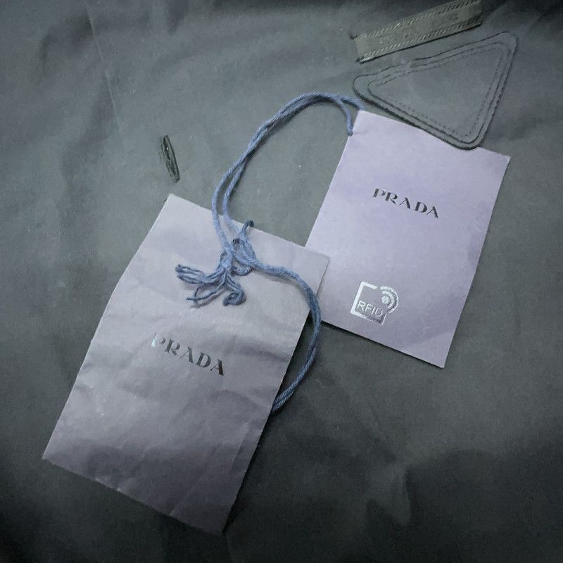Prada Prada Logo Long Sleeve Shirt for Men Size US S / EU 44-46 / 1 - 5 Thumbnail