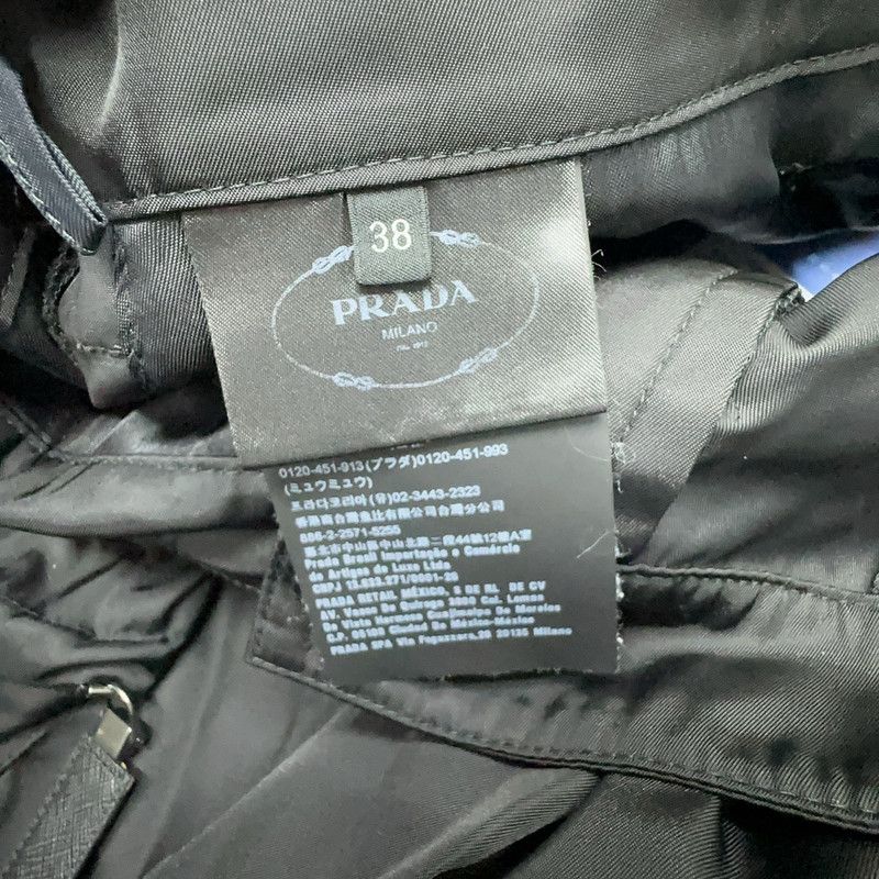 Prada Prada Casual Stylish Solid Color Shorts Size US 38 / EU 54 - 4 Thumbnail