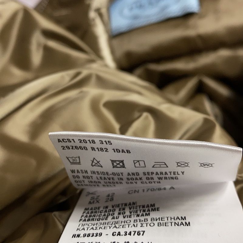 Prada Prada Beige Long Sleeve Down Jacket Size US S / EU 44-46 / 1 - 4 Thumbnail