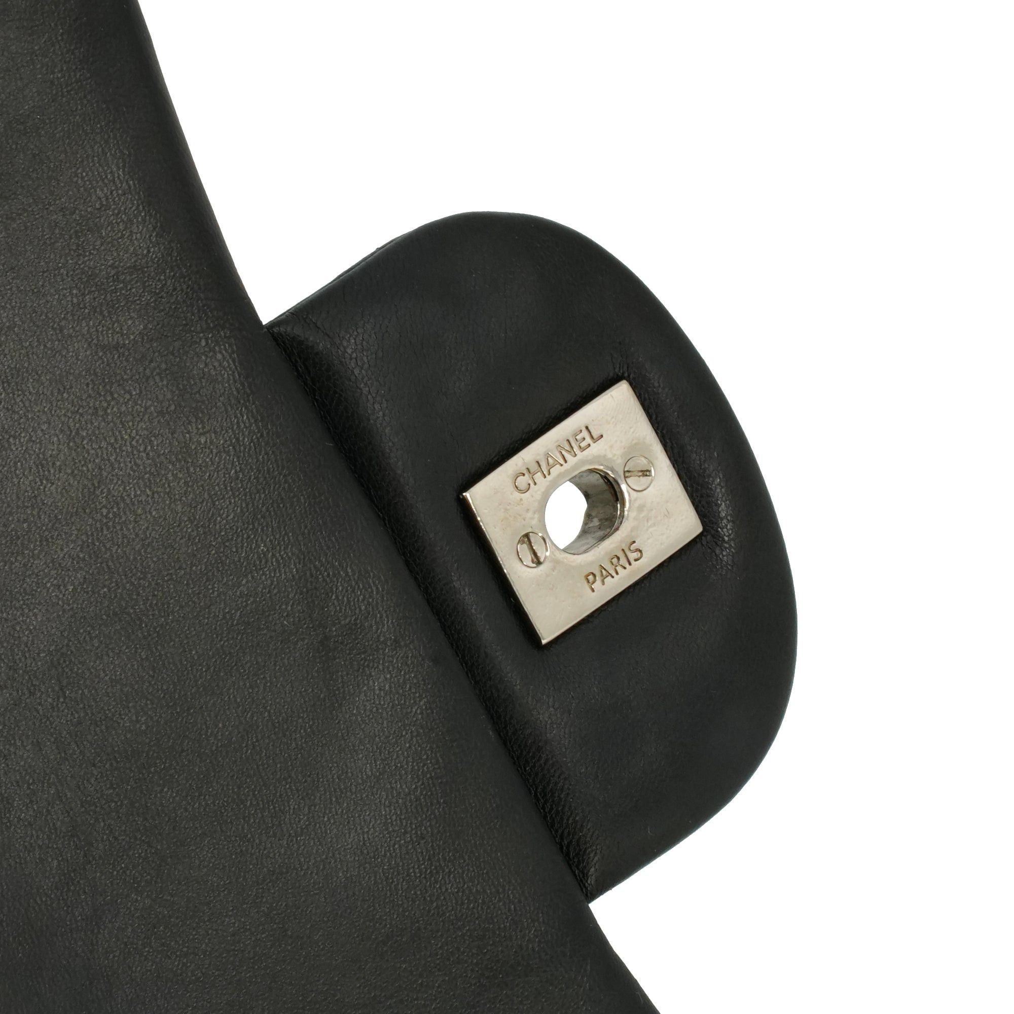 Chanel CHANEL - Chanel Classic/Timeless Maxi Jumbo shoulder bag in black smooth leather Size ONE SIZE - 8 Thumbnail