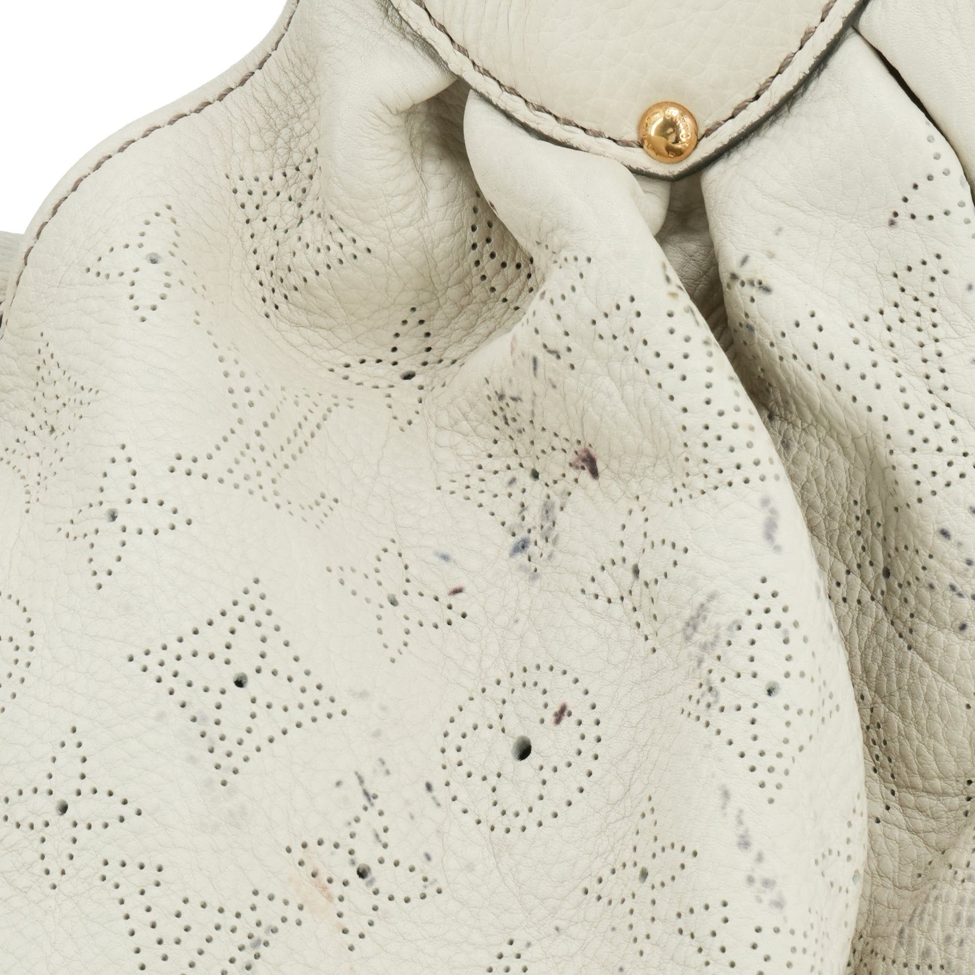 Louis Vuitton LOUIS VUITTON - Louis Vuitton Mahina tote bag in beige grained leather Size ONE SIZE - 9 Thumbnail