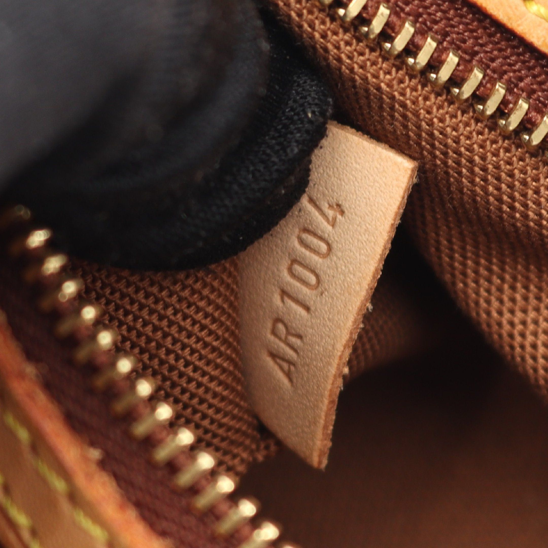 Louis Vuitton Louis Vuitton Trotteur Monogram Shoulder Bag Leather Brown Size ONE SIZE - 5 Thumbnail