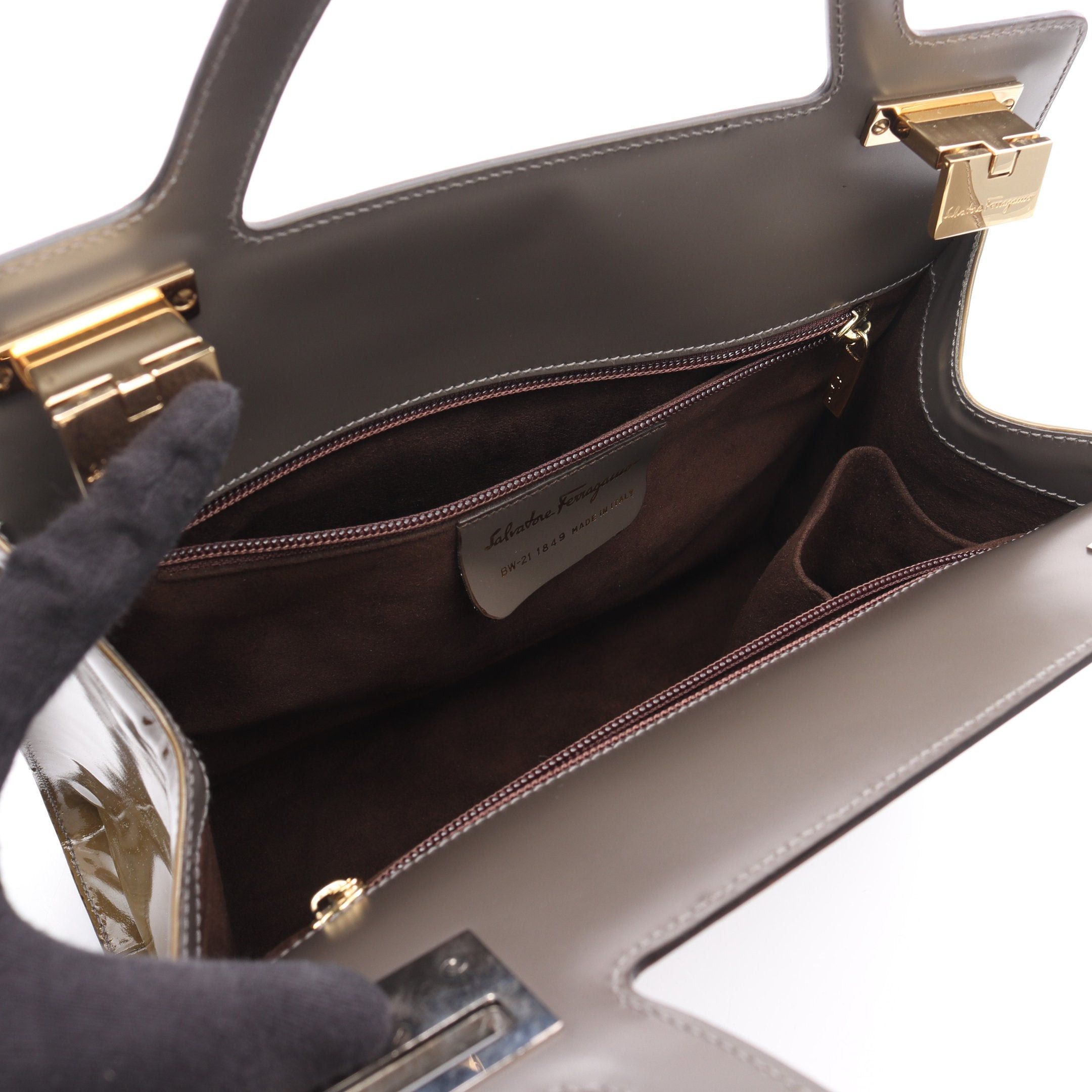 Salvatore Ferragamo Salvatore Ferragamo Handbag Enamel Khaki Green Size ONE SIZE - 3 Thumbnail