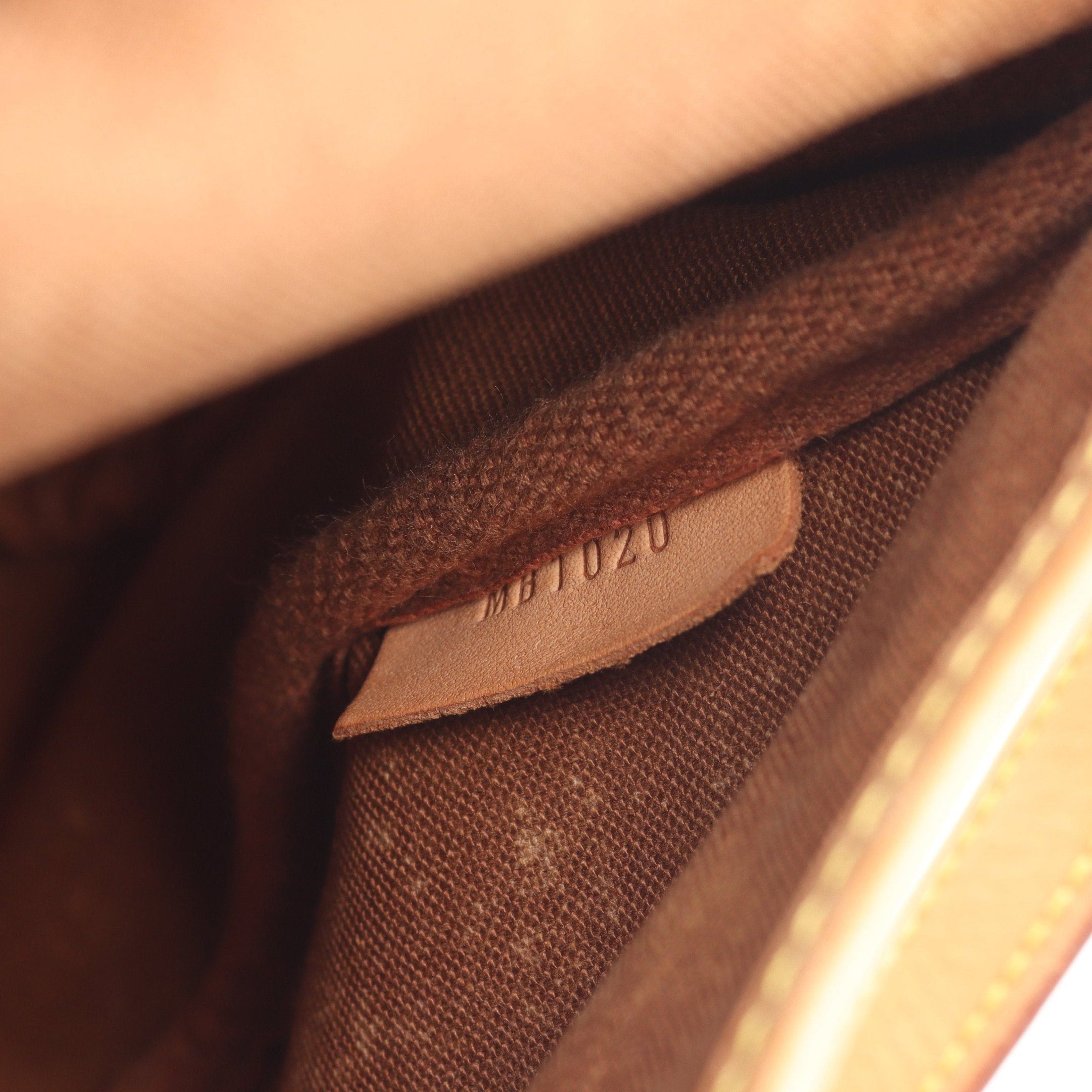 Louis Vuitton Louis Vuitton Saumur 30 Monogram Shoulder Bag Leather Brown Size ONE SIZE - 6 Thumbnail