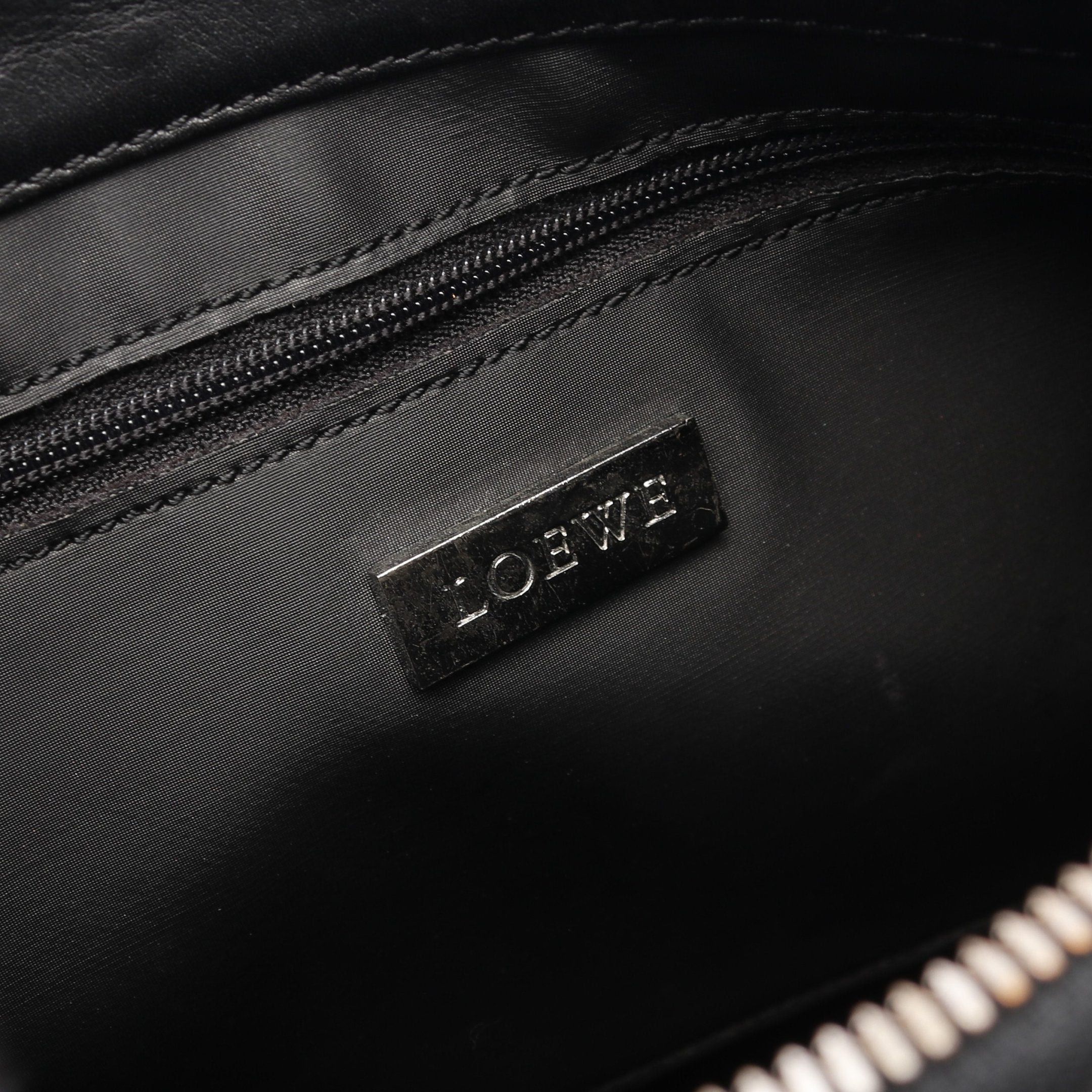 Loewe Loewe Repeat Anagram Shoulder Bag Leather Black Size ONE SIZE - 4 Thumbnail