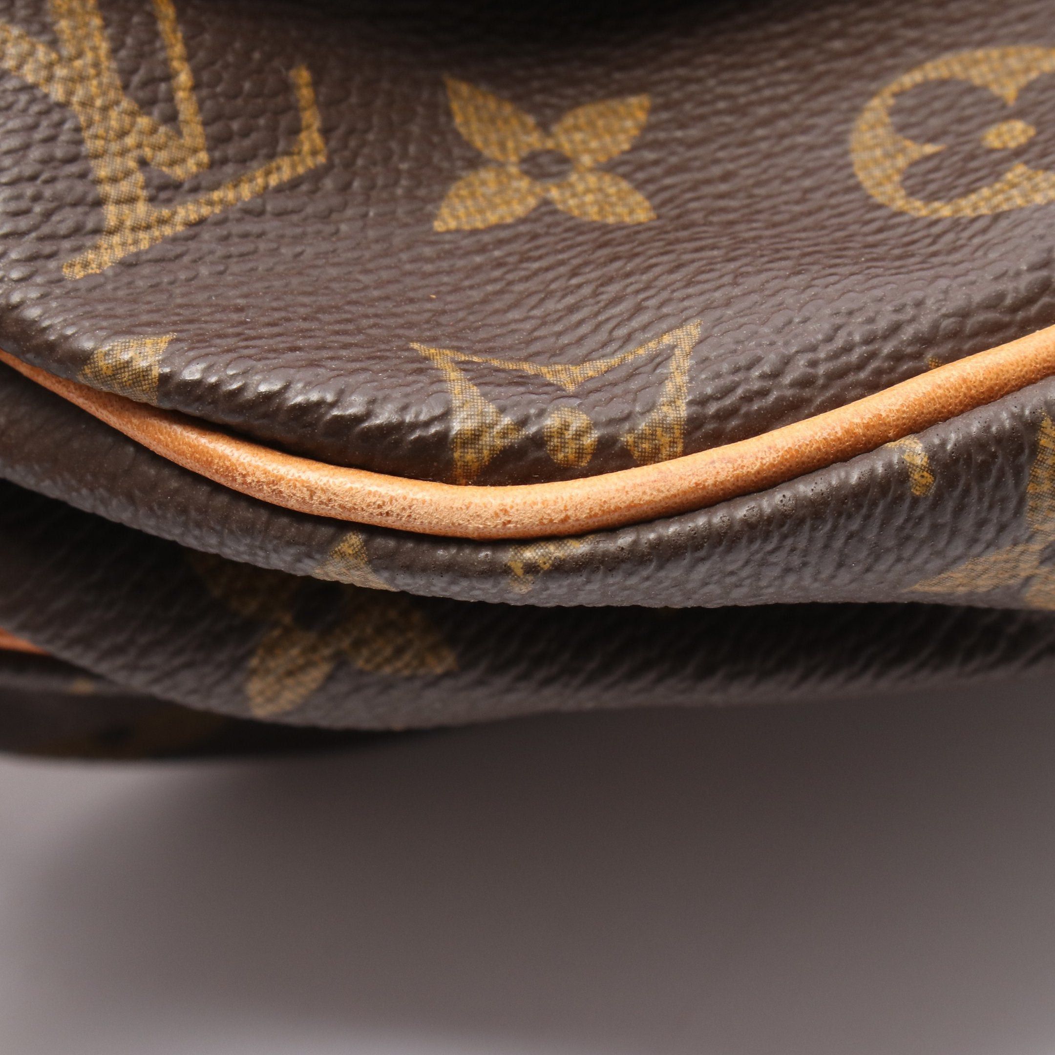 Louis Vuitton Louis Vuitton Saumur 30 Monogram Shoulder Bag Leather Brown Size ONE SIZE - 9 Thumbnail
