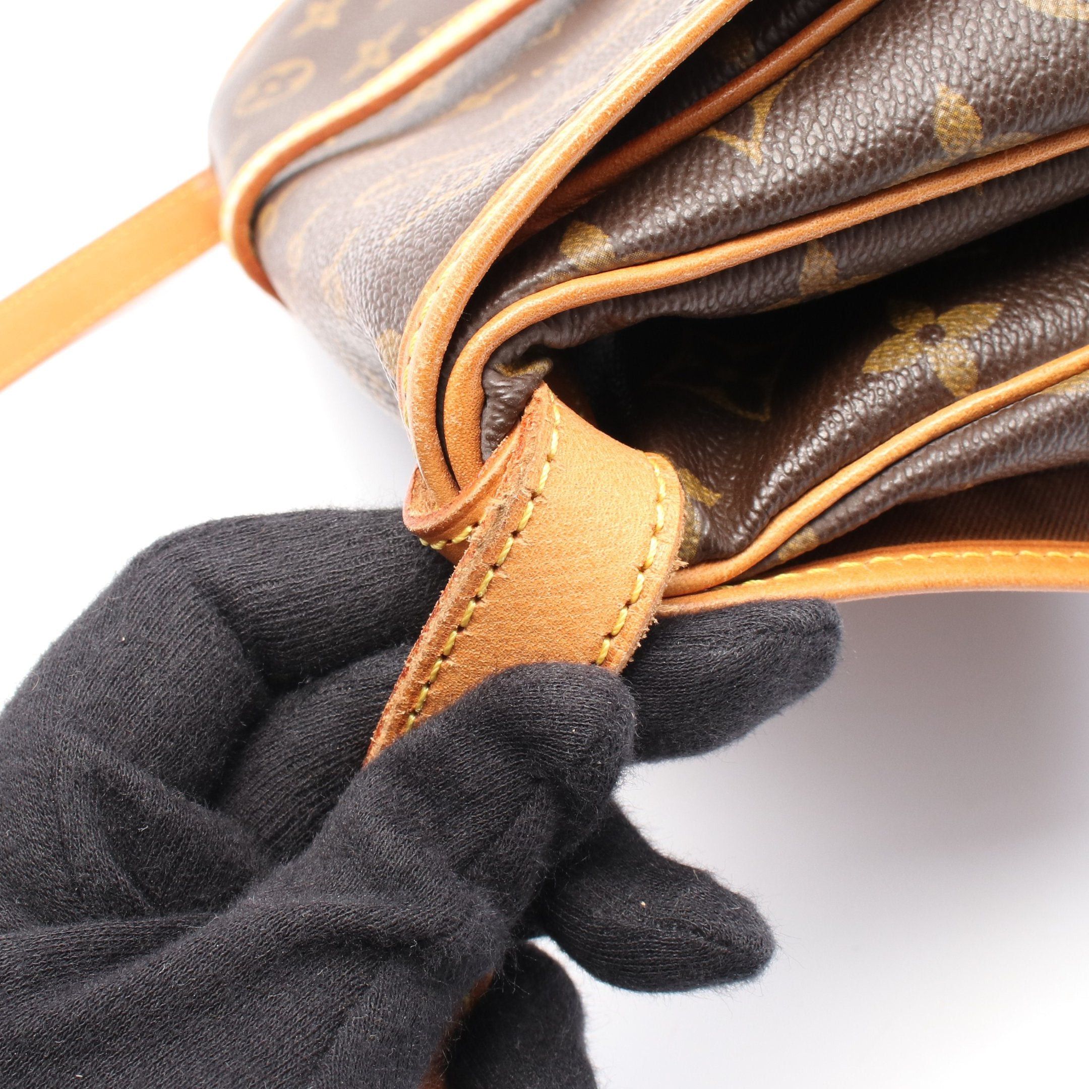 Louis Vuitton Louis Vuitton Saumur 30 Monogram Shoulder Bag Leather Brown Size ONE SIZE - 7 Thumbnail