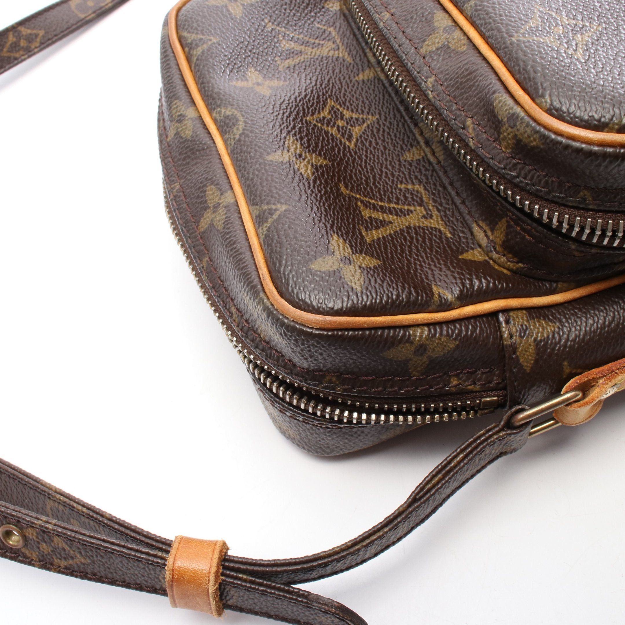 Louis Vuitton Louis Vuitton Amazon Monogram Shoulder Bag Leather Brown Size ONE SIZE - 9 Thumbnail