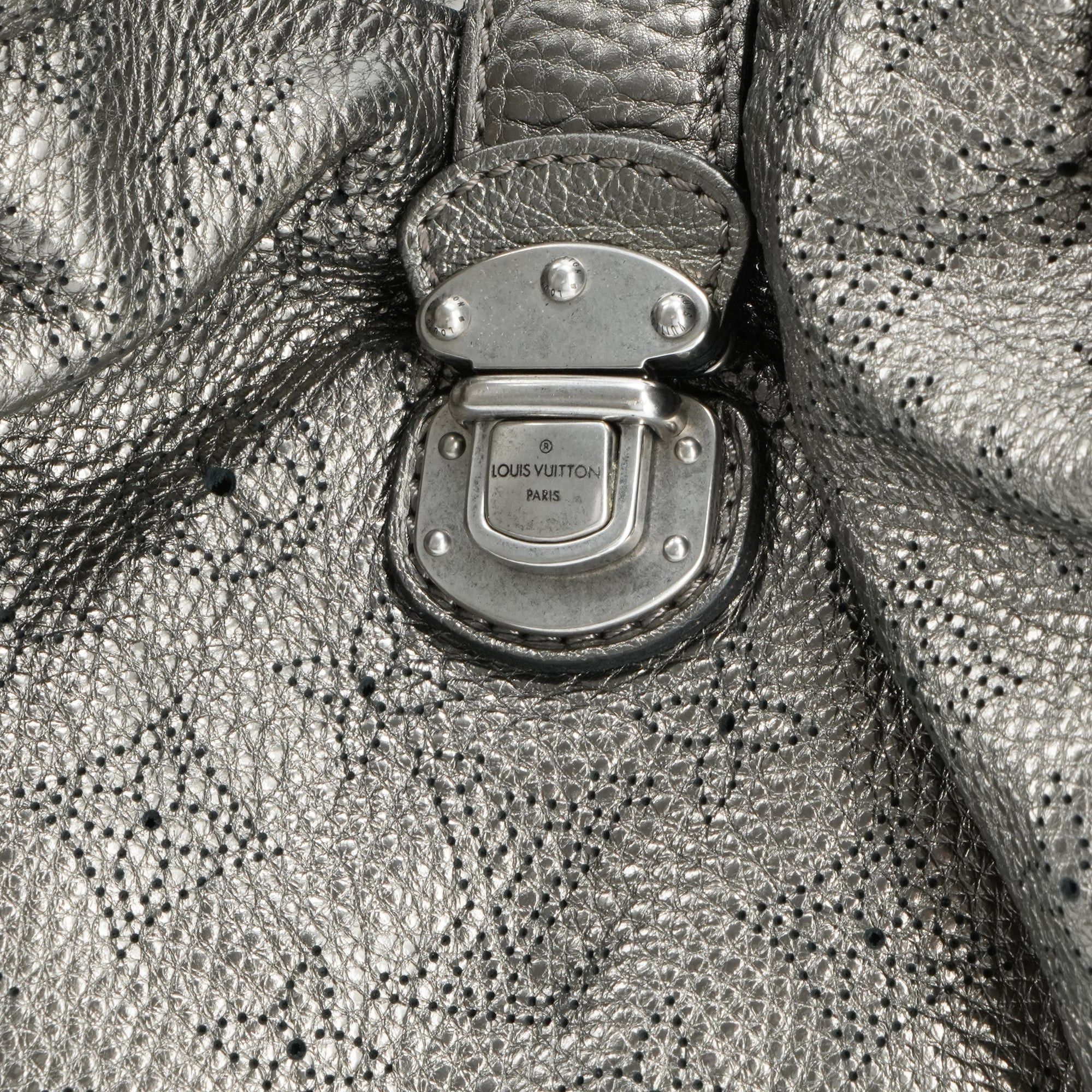 Louis Vuitton LOUIS VUITTON - Louis Vuitton Mahina tote bag in silver grained leather Size ONE SIZE - 4 Thumbnail