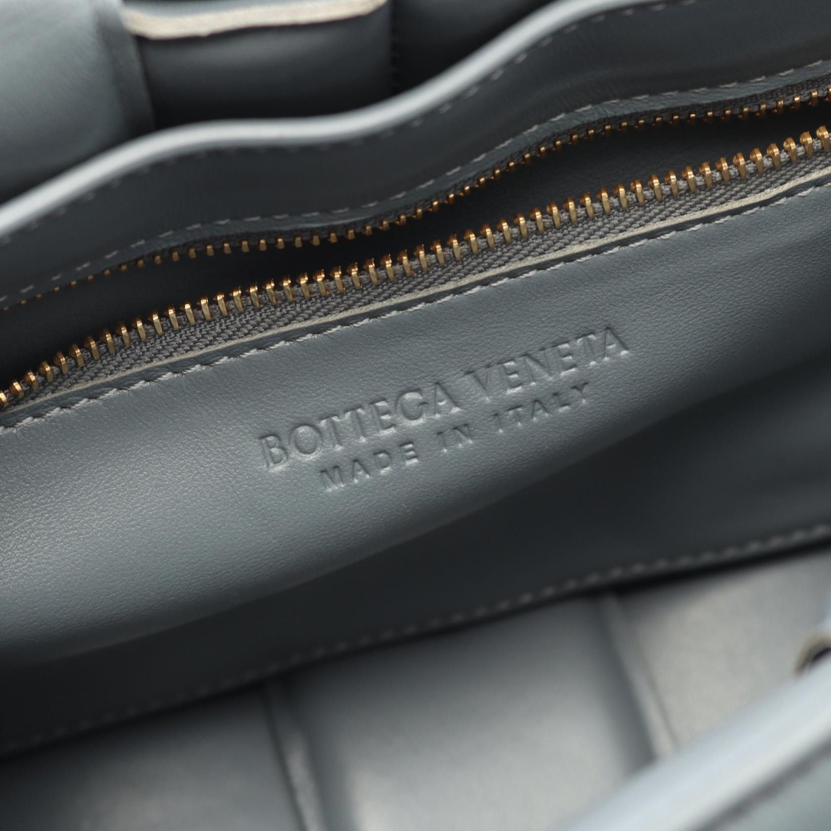 Bottega Veneta Bottega Veneta Bottega Veneta Padded Cassette Leather Shoulder Bag Leather Shoulder Bag 591970 Size ONE SIZE - 4 Thumbnail