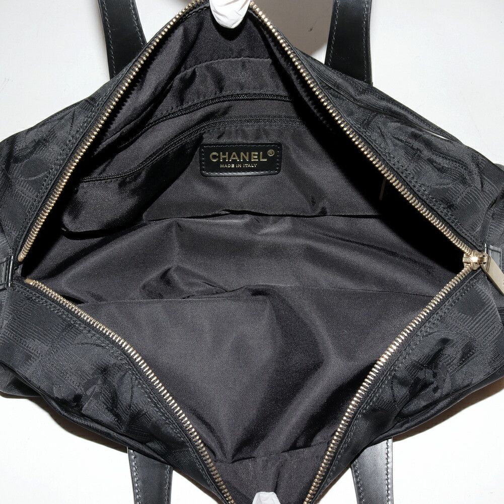 Chanel Chanel Chanel New Travel Line Nylon Calfskin Handbag Leather Handbag A15828 Size ONE SIZE - 4 Thumbnail