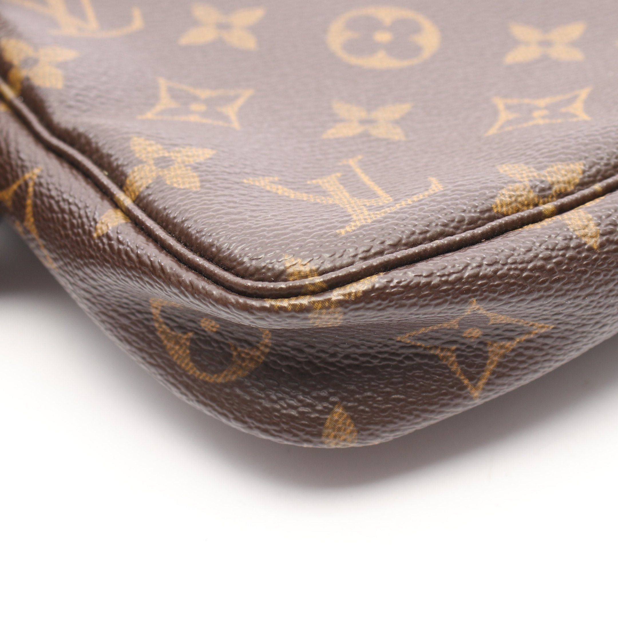 Louis Vuitton Louis Vuitton Pochette Accessoires Monogram Handbag Leather Brown Size ONE SIZE - 9 Thumbnail