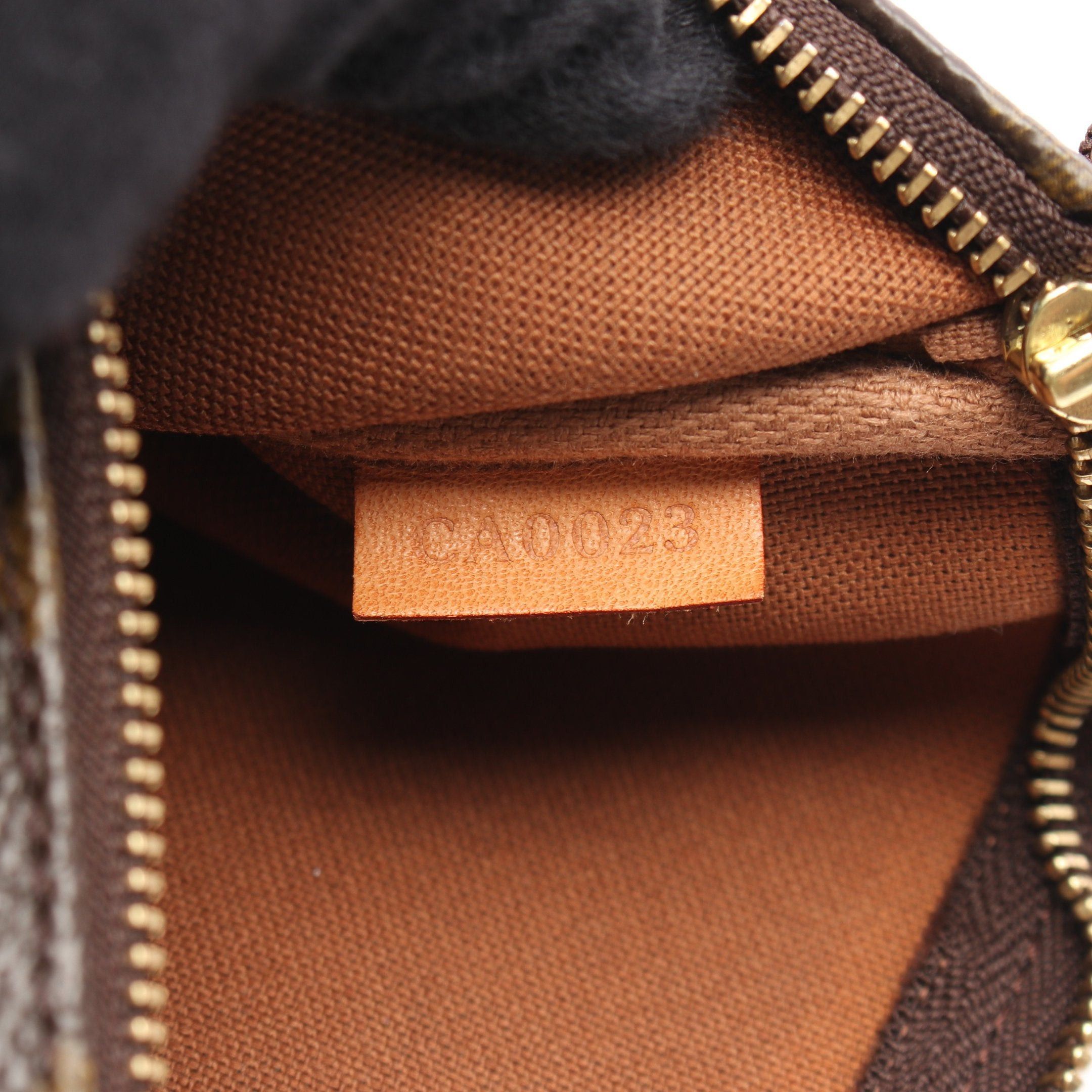 Louis Vuitton Louis Vuitton Pochette Accessoires Monogram Handbag Leather Brown Size ONE SIZE - 5 Thumbnail