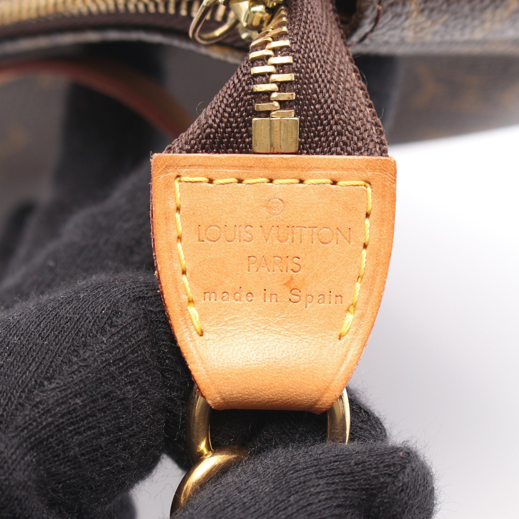 Louis Vuitton Louis Vuitton Pochette Accessoires Monogram Handbag Leather Brown Size ONE SIZE - 4 Thumbnail
