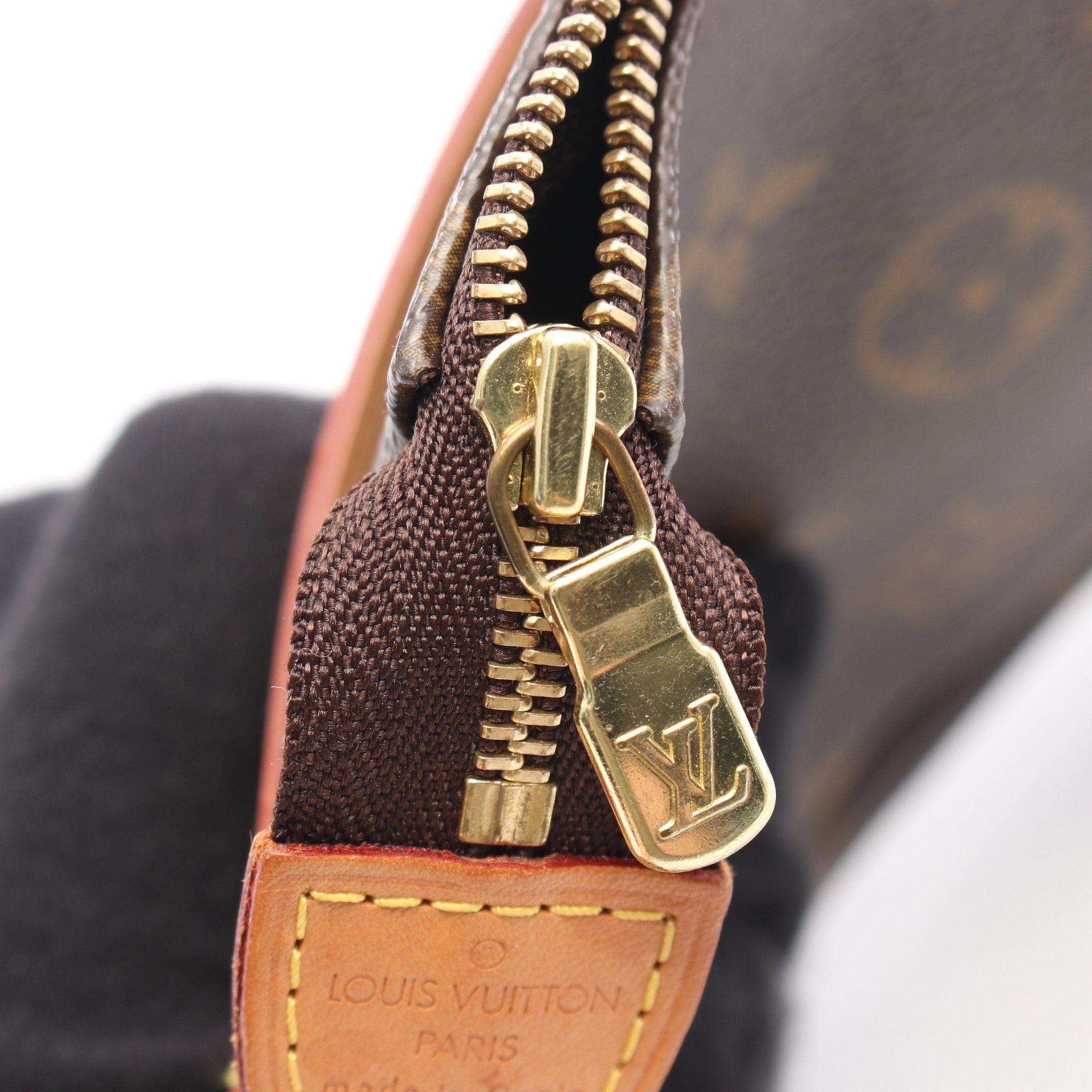 Louis Vuitton Louis Vuitton Pochette Accessoires Monogram Handbag Leather Brown Size ONE SIZE - 6 Thumbnail
