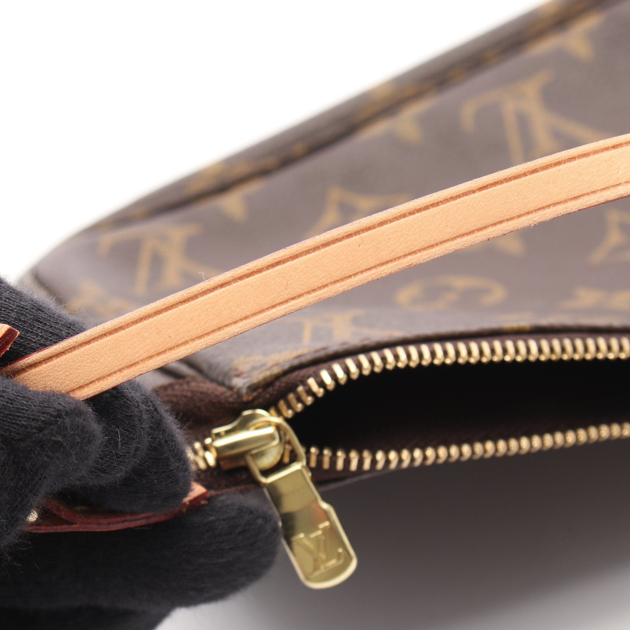 Louis Vuitton Louis Vuitton Pochette Accessoires Monogram Handbag Leather Brown Size ONE SIZE - 7 Thumbnail