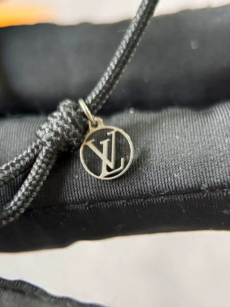 Louis Vuitton Louis Vuitton Charitable Lock Bracelet Size ONE SIZE - 3 Thumbnail
