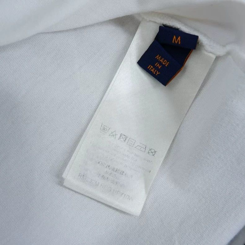 Louis Vuitton Louis Vuitton Graphic Pocket T-Shirt Size M Size US M / EU 48-50 / 2 - 5 Thumbnail