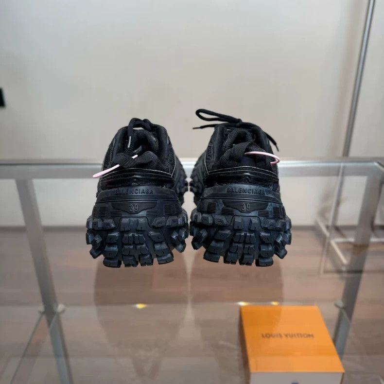 Balenciaga Balenciaga Tire Shoes in Distressed Black Size US 8 / EU 41 - 3 Thumbnail