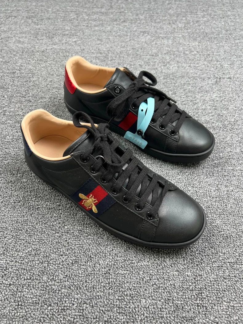 Gucci Black Bee Sneakers in Excellent Condition