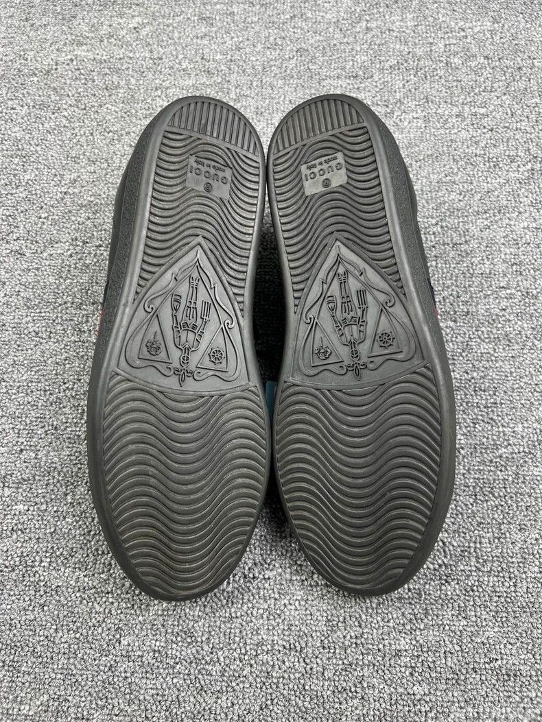 Gucci Black Bee Sneakers in Excellent Condition