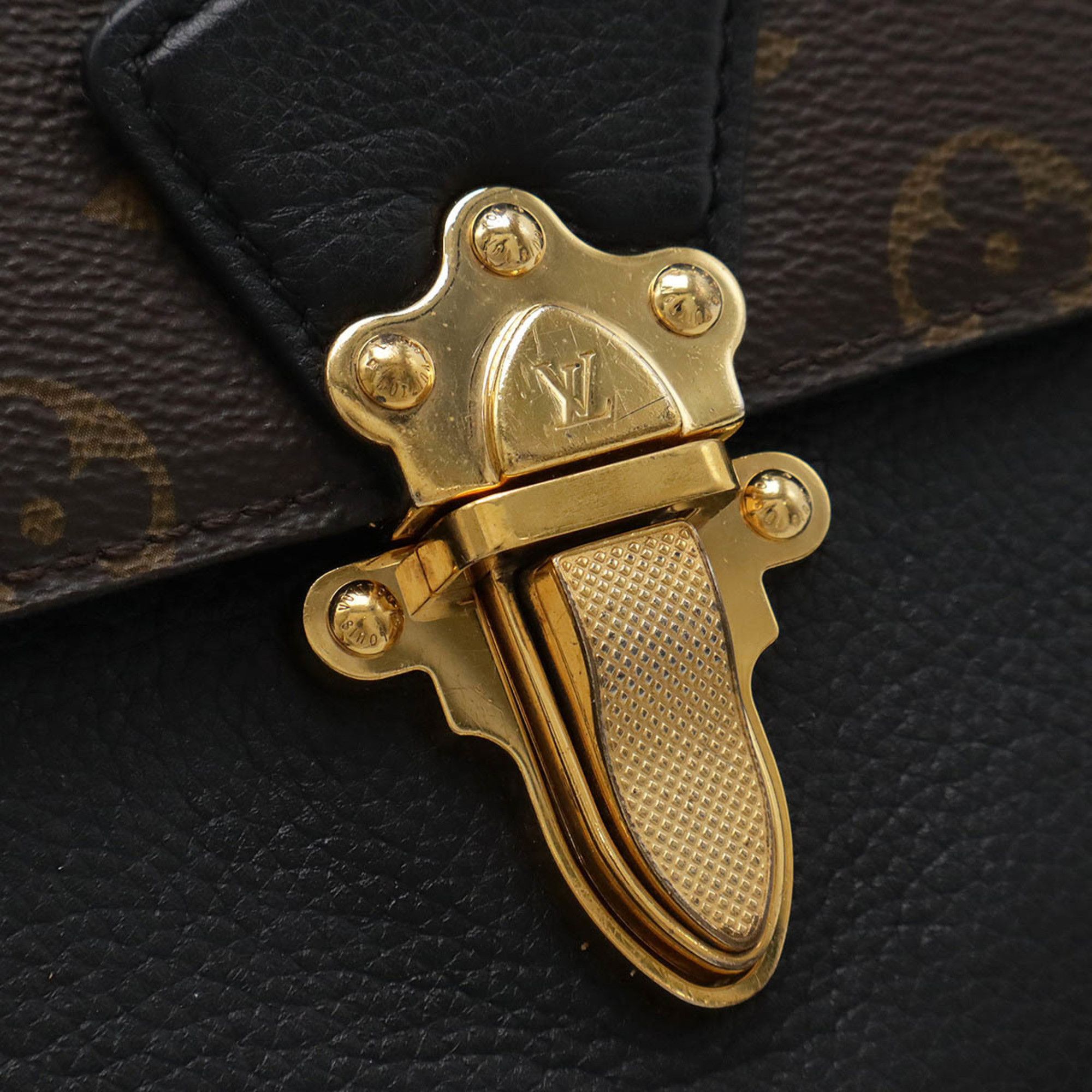 Louis Vuitton Victoire shoulder