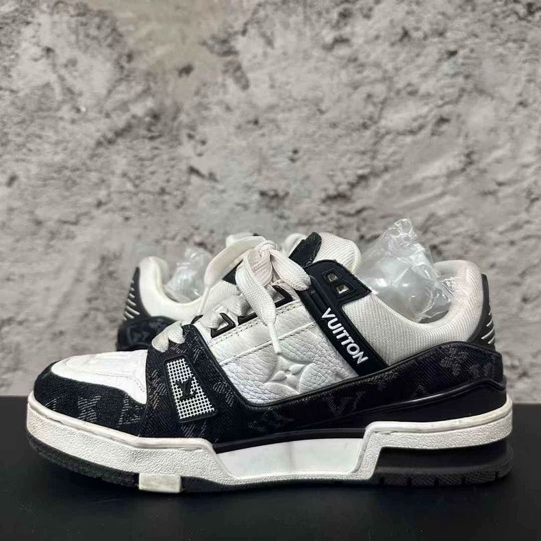 Louis Vuitton Louis Vuitton Black and White Sneakers Size 37.5 Size US 7 / IT 37 - 5 Thumbnail